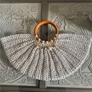 Bonita Bolos Crochet half moon with Wooden Ring Handles - Cream made by Yvonne